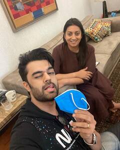 PICS: When Maniesh Paul Met Smriti Irani Over A Cup Of 'Kaadha'