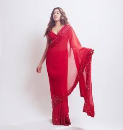 जब Janhvi Kapoor ने Red Colour ड्रेस में बरपाया कहर, देखें खूबसूरत Photos