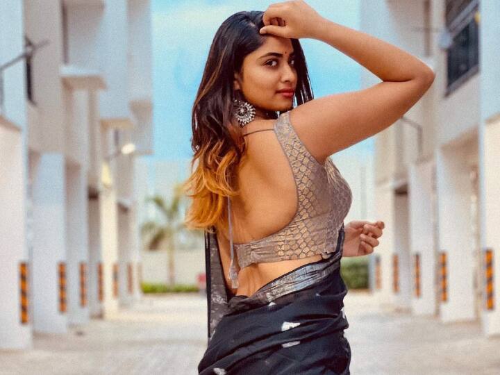 பிரபல ஜோடி நம்பர் ஒன் நிகழ்ச்சியில் ஷிவானி பங்கேற்றது குறிப்பிடத்தக்கது.