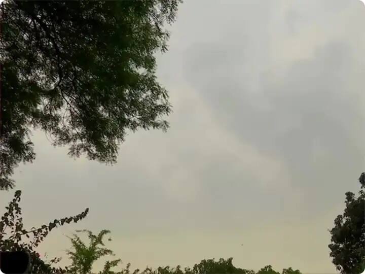 দক্ষিণবঙ্গের  নদিয়া, মুর্শিদাবাদ,দুই ২৪ পরগনার মতো  জেলাগুলিতে ভারী বৃষ্টির সম্ভাবনা।