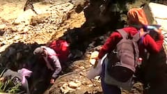 Uttarakhand: मलारी NH2 दो दिनों से बंद , रस्सियों के सहारे लोगों की आवाजाही