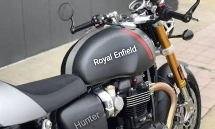 Royal Enfield Hunter- 350 ਰਾਇਲ ਐਨਫੀਲਡ ਨਵੀਂ ਮੋਟਰਸਾਈਕਲ Royal Enfield Hunter 350 ਨੂੰ ਲਾਂਚ ਕਰਨ ਦੀ ਤਿਆਰੀ 'ਚ ਹੈ। ਕੰਪਨੀ ਨੇ ਇਸ ਬਾਰੇ ਕੋਈ ਅਧਿਕਾਰਤ ਜਾਣਕਾਰੀ ਨਹੀਂ ਦਿੱਤੀ। ਦੱਸਿਆ ਜਾ ਰਿਹਾ ਹੈ ਕਿ ਇਹ ਇੱਕ 350cc ਟੂਅਰ ਬਾਈਕ ਹੋਵੇਗੀ। ਮੀਡੀਆ ਰਿਪੋਰਟਾਂ ਮੁਤਾਬਕ ਇਹ ਬਾਈਕ ਰੈਟਰੋ ਕਲਾਸਿਕ ਸਟਾਈਲ 'ਤੇ ਬੇਸਡ ਹੋਵੇਗੀ। ਇਸ ਬਾਈਕ ਨੂੰ ਅਗਲੇ ਸਾਲ ਤਕ ਲਾਂਚ ਕੀਤਾ ਜਾ ਸਕਦਾ ਹੈ।