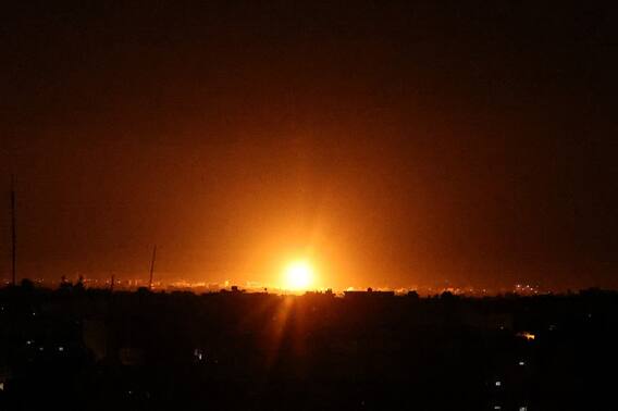 Airstrike in Gaza: युद्धविराम के बावजूद इसराइल ने गाजा में किए हवाई हमले, तनाव बढ़ा Airstrike in Gaza: युद्धविराम के बावजूद इसराइल ने गाजा में किए हवाई हमले, तनाव बढ़ा