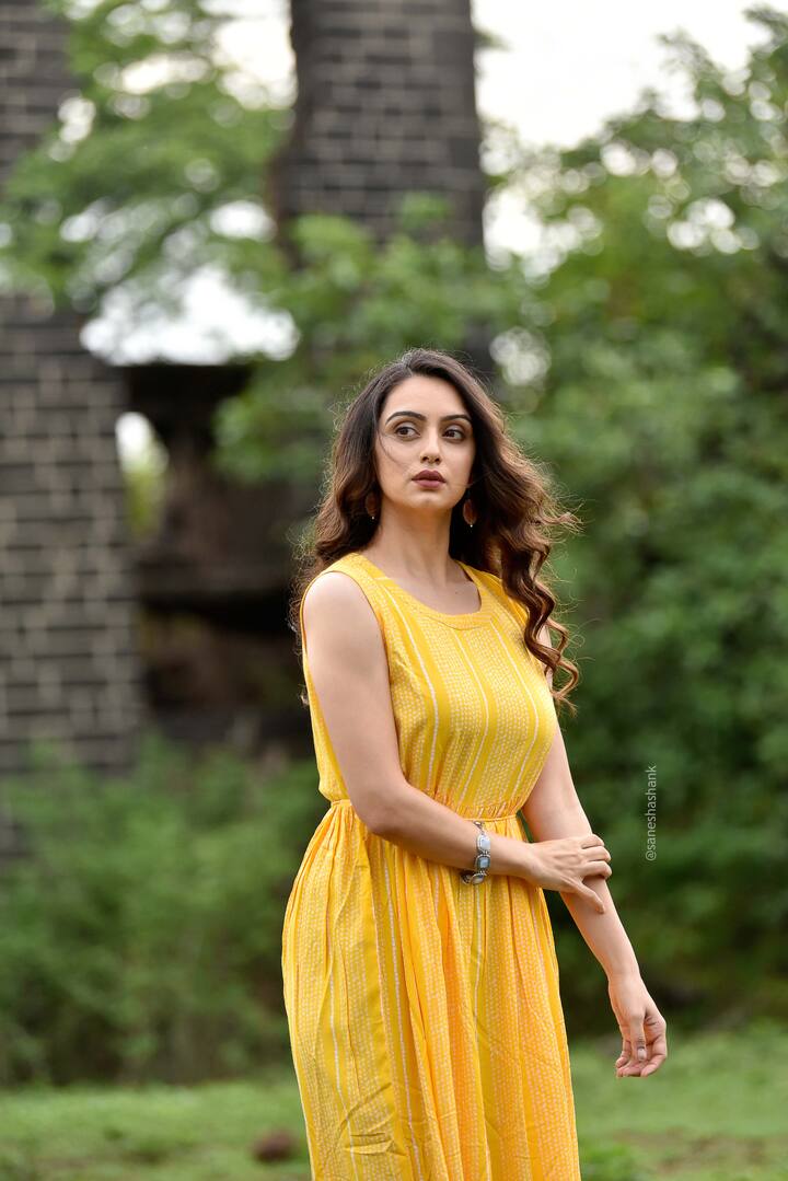 सोशल मीडियावर सक्रिय राहत ती नेहमी तिचे स्टायलिश आणि लेटेस्ट फोटो चाहत्यांसोबत शेअर करत असते.चाहतेही श्रुतीच्या फोटोवर फिदा होत असतात.  (Photo Credit-Shashank sane)