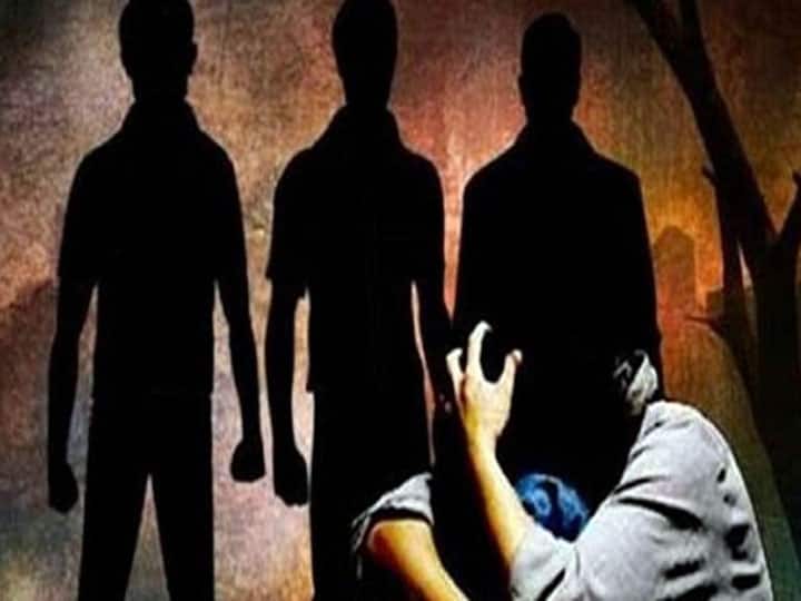 Four youths gangraped 15-year-old girl in Ballia, threatened to viral video बलिया में 15 साल की किशोरी के साथ चार युवकों ने किया गैंगरेप, वीडियो वायरल करने की दी धमकी