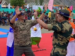 'Covid Over?': Akshay Kumar Faces Wrath For Not Wearing Mask While Dancing With BSF Troopers