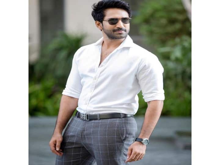 ஆதி பினிசெட்டி, தற்பொழுது தமிழ் மற்றும் தெலுங்கு படங்களில் அதிகம் பிசியாக வலம்வரும் நடிகர்.