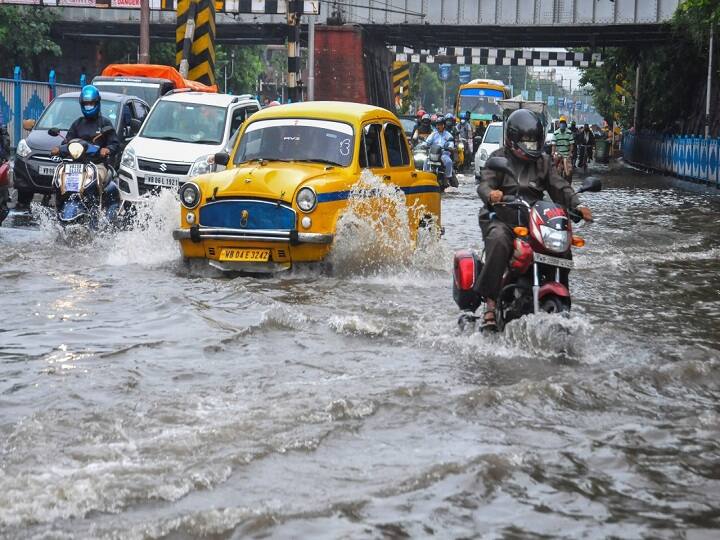 Weather Update several parts of Kolkata are still waterlogged depression may form again on friday Weather Update : কলকাতার বিভিন্ন অংশে এখনও জল জমে, এরই মধ্যে চোখ রাঙাচ্ছে আরেক দুর্যোগ