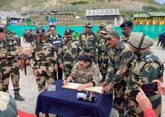 ਦੇਸ਼ ਦੇ ਜਵਾਨਾਂ ਨੂੰ ਮਿਲਣ ਪਹੁੰਚੇ ਅਕਸ਼ੇ ਕੁਮਾਰ, ਦੇਖੋ ਤਸਵੀਰਾਂ