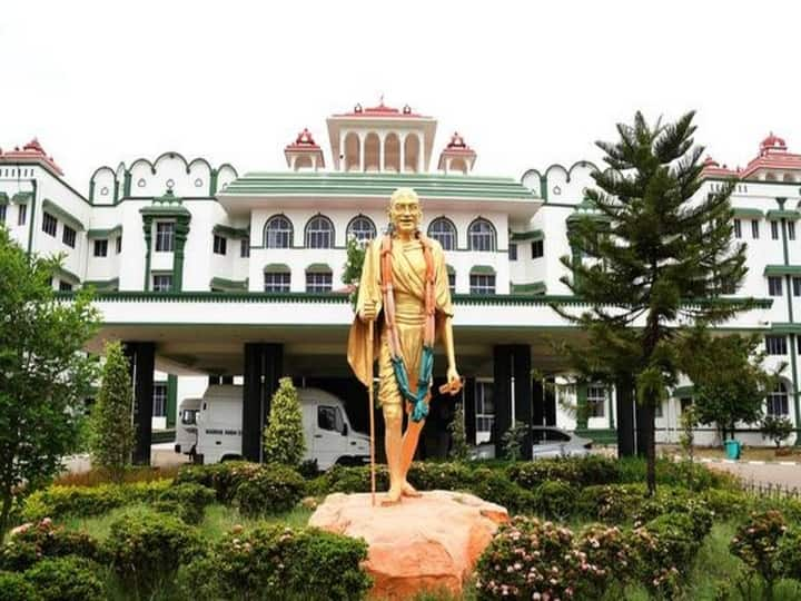 Madurai High Court adjourns verdict on cancellation of bail of a nursing college governor who was caught in a sexual harassment case. பாலியல் புகாரில் சிக்கிய நர்சிங் கல்லூரி தாளாளரின் ஜாமீனை ரத்து செய்யக்கோரிய வழக்கில் தீர்ப்பு ஒத்திவைப்பு