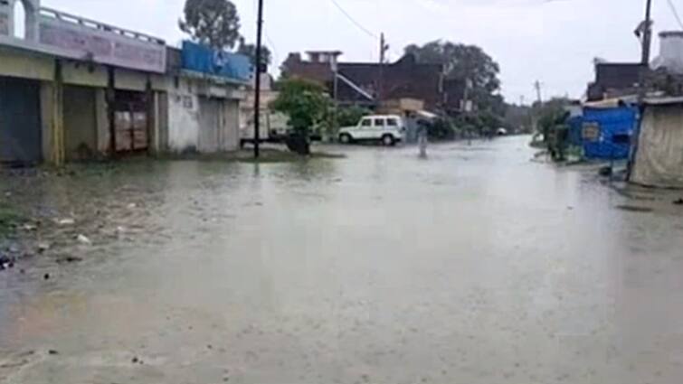 Water problem in behala locals are in extreme distress তিন দিন ধরে জলে ভাসছে বেহালা, চরম দুর্ভোগে তিতিবিরক্ত স্থানীয়রা