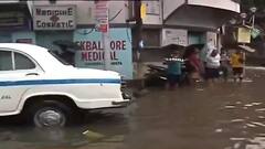 Heavy Rain Effect: জলবন্দি একবালপুরের বাসিন্দাদের স্কুলে থাকার ব্যবস্থা ফিরহাদের, দিলেন জল-শুকনো খাবারের আশ্বাসও