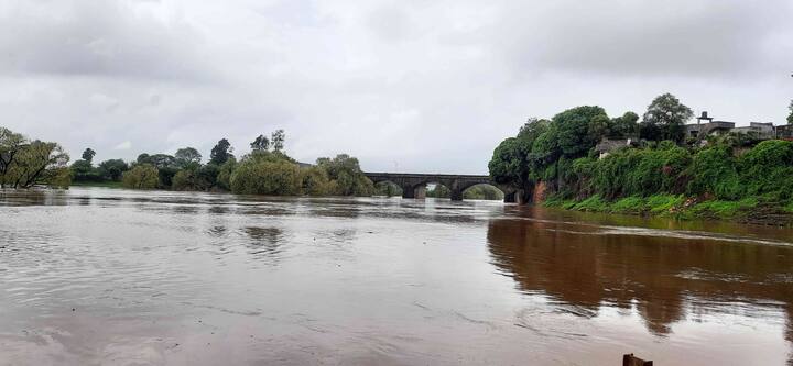 सलग कोसळणार्‍या पावसामुळे पंचगंगा नदीच्या पाणी पातळीत झपाट्याने वाढ  झाली आहे.