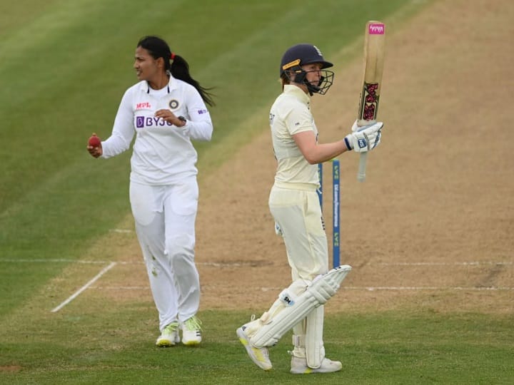 India vs England Women, alone Test, Last season, strong comeback by indian bowlers IND Vs ENG Women: आखिरी सेशन में इंडिया की जोरदार वापसी, चार विकेट हासिल कर इंग्लैंड को बैकफुट पर धकेला