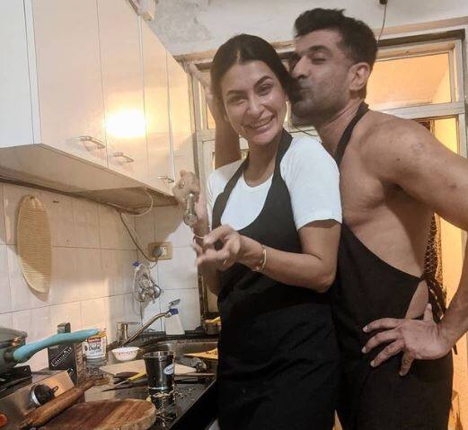 Bigg Boss 14’s Eijaz Khan & Pavitra Punia Get Romantic In Kitchen; PIC Goes VIRAL Bigg Boss 14’s Eijaz Khan & Pavitra Punia Get Romantic In Kitchen; PIC Goes VIRAL