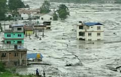 Nepal से पानी छोड़े जाने की वजह से Bihar में बढ़ा बाढ़ का खतरा | Seedhe Field Se