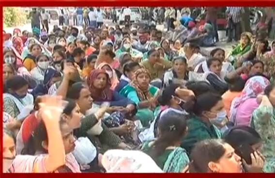 Mohali Teacher Protest : ਦੂਜੇ ਦਿਨ ਵੀ ਮੰਗਾ ਨੂੰ ਲੈ ਕੇ ਸਿੱਖਿਆ ਦਫਤਰ ਬਾਹਰ ਡਟੇ ਅਧਿਆਪਕ