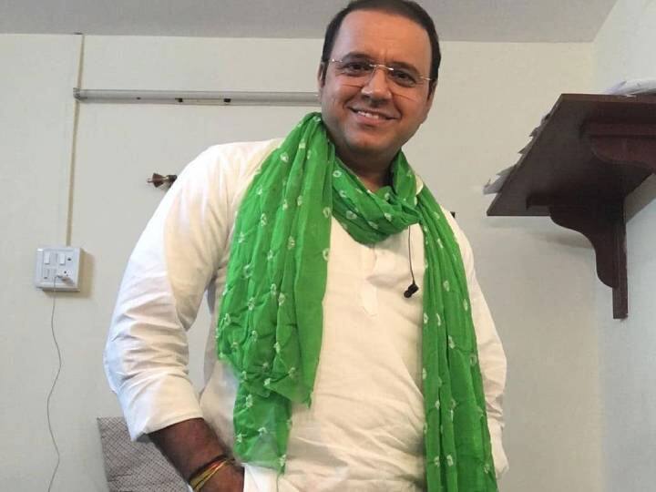 आत्माराम भिड़े - अब इनके बारे में हम क्या कहें. इनके मोहल्ले में भी लोग इन्हें भिड़े के नाम से ही जानते हैं और तो और इनका बिल भी ट्यूशन मास्टर भिड़े के नाम से ही आता है. लेकिन इनका असली नाम है मंदार चंदवादकर है. (फोटो - सोशल मीडिया)