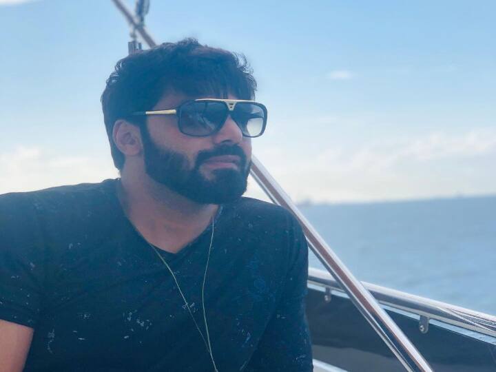 ஆர்யா ஒரு நடிகராக மாறுவதற்கு முன்பு ஒரு பொறியாளராக இருந்தார்.