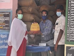 Vellore :  ஸ்டாக் இல்லாததால் தொகுப்பு பொருட்கள் வழங்கும் பணி இன்று நிறுத்தம்..!