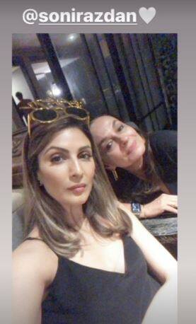 Alia's boyfriend, actor Ranbir Kapoor and his family joined Soni Razdan, Shaheen at the Bhatt residence for the birthday bash. [pic credit: Instgaram]