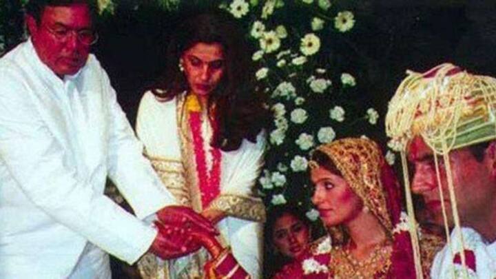 Late Rajesh Khanna and Dimple Kapadia performing rituals at the wedding [Pic credit: Instagram/_weddings_pictures]
