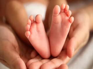 பிறந்த குழந்தையை இறந்துவிட்டதாகக் கூறிய மருத்துவமனை.. அடக்கம் செய்யும் போது துடித்த இதயம்!