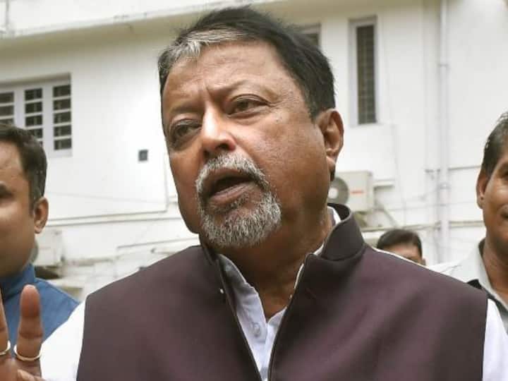 Ministry of Home Affairs MHA Withdraws TMC Leader Mukul Roy's & Subhranshu Roy's Security CRPF Personnel Withdrawn CRPF Withdraws TMC Leader Mukul Roy's Security Following MHA Orders