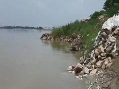 गोंडा: बाढ़ की स्थिति से निपटने के लिये तटबंधों की मरम्मत, गांव वालों ने कहा-नहीं हो रहा है सही काम