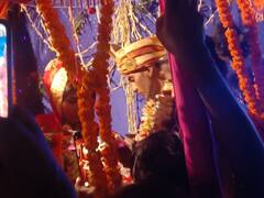 परिवार के दबाव में दूसरी शादी कर रहा था शख्स, जयमाला के समय पुलिस लेकर पहुंची पहली पत्नी, फिर...