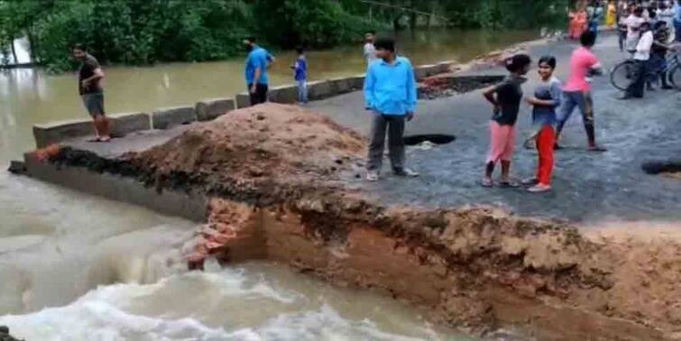 West Bengal Weather Due to Heavy Rain temporary bridge of Bhatar area washed away Heavy Rain in Bhatar : ভাতারে জলের তোড়ে ভাঙল অস্থায়ী সেতু, দুর্ভোগ