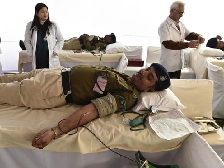 Jammu Kashmir: CRPF Jawans Donate Blood In Srinagar Jammu & Kashmir: CRPF Jawans Donate Blood In Srinagar