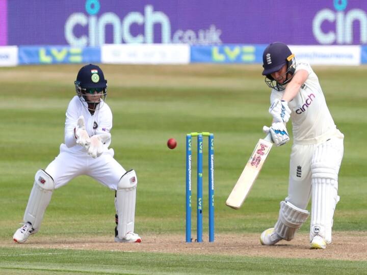 England Captian Heather Knight Half century takes team to Commading position against Indian women's team in test match EngW vs IndW Test: கேப்டன் நைட் அரைசதம்: வலுவான நிலையில் இங்கி., மகளிர் அணி !