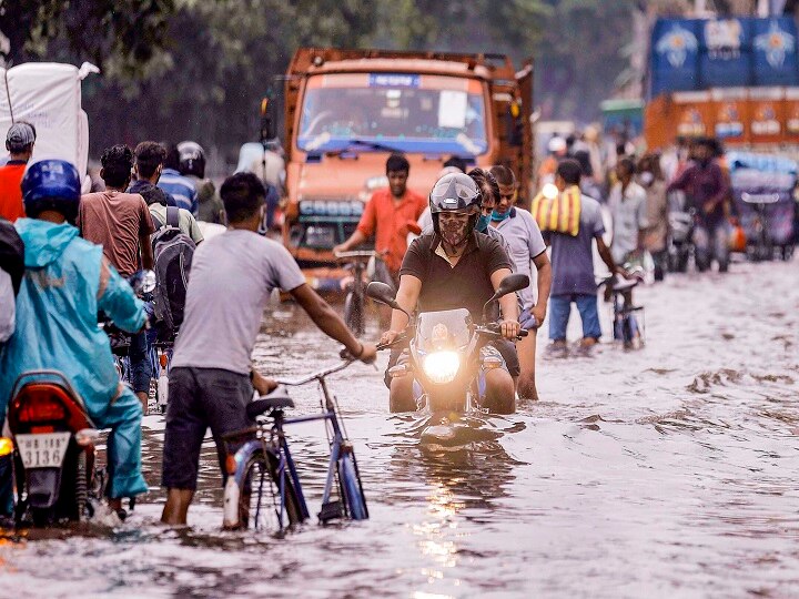 Kolkata Waterlogged Due To Overnight Rains; IMD Predicts Heavy Showers, Thunderstorm For Bengal