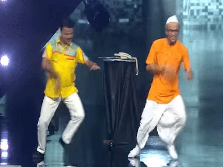 Taarak Mehta Ka Ooltah Chashmah whole team at india best dancer, Bapuji and jethalal dance together on stage Video: जब स्टेज पर Taarak Mehta Ka Ooltah Chashmah के बापूजी और जेठालाल का हुआ आमना-सामना, देखें मजेदार डांस की वीडियो