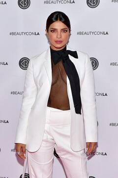 5 बार जब Priyanka Chopra Jonas ने White Pantsuit में लगाया ग्लैमर का तड़का