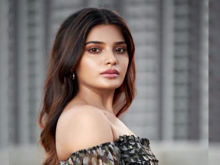 நான் தான் உன் டோனி  என்னோட வா நீ