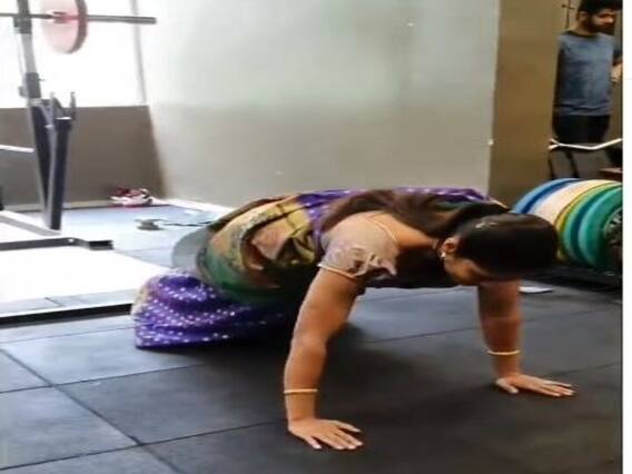 Traditional Workout: साड़ी में वेटलिफ्टिंग और पुश-अप्स करने वाली महिला का वीडियो वायरल, बताए इसके फायदे Traditional Workout: साड़ी में वेटलिफ्टिंग और पुश-अप्स करने वाली महिला का वीडियो वायरल, बताए इसके फायदे