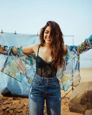 મારા ઘરમાં ભૂત રહેતુ હતુ, રાત્રે મને અથડાઇને દોડ્યુ તો મે ડરીને ઘર છોડી દીધુ, કઇ હૉટ એક્ટ્રેસે કર્યો આવો ખુલાસો.........