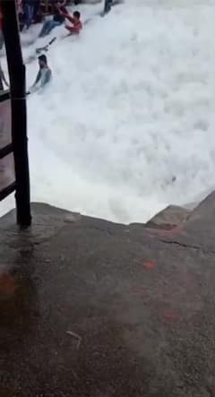 In Pics | लोणावळ्याचं पर्यटकांचे खास आकर्षण असलेला भुशी डॅम 'ओव्हरफ्लो', पर्यटकांना मात्र बंदी