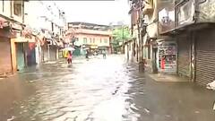 Kolkata Heavy Rain: জল ঠেলতে ঠেলতে হয়রান ঠনঠনিয়ার বাসিন্দারা