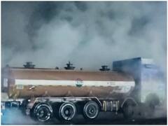 पश्चिम बंगाल जा रहे एसिड से भरे टैंकर में हुआ रिसाव, फायर ब्रिगेड की टीम घटना स्थल पहुंची