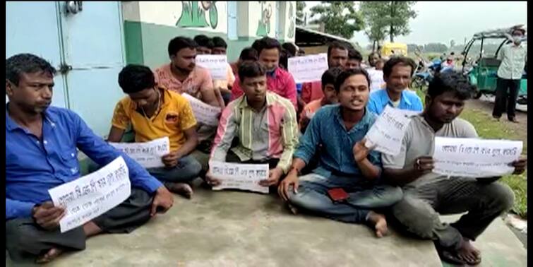 200 BJP workers were Appeal to return in trinamool in saithiya ক্ষমা চেয়ে ফেরার আবেদন, গঙ্গাজল ছিটিয়ে তৃণমূলে আনা হল ২০০ জন বিজেপি কর্মীকে