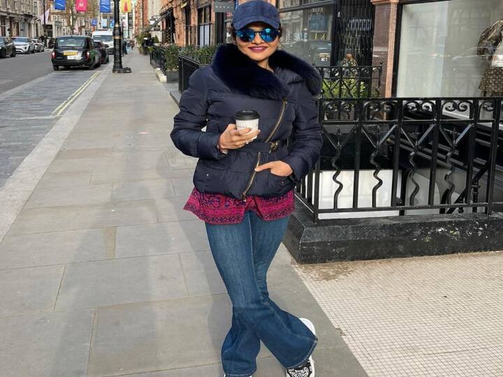 ரோஜா திரைப்படத்தில் சிறந்த நடிப்பை வெளிப்படுத்தியதால் பல விருதுகளுக்கு இவர் பரிந்துரை செய்யப்பட்டார்