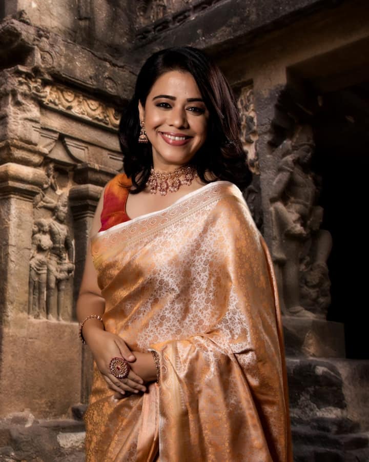 कुरेशी समाजातील काही विणकर औरंगाबादजवळ दौलताबाद येथे ही साडी तयार करतात.  (photo : instagram @anitadate_kelkar)