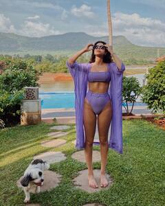 PICS: Janhvi Kapoor's Sister Khushi Sizzles In Swimsuit As She Enjoys 'Pool Day'