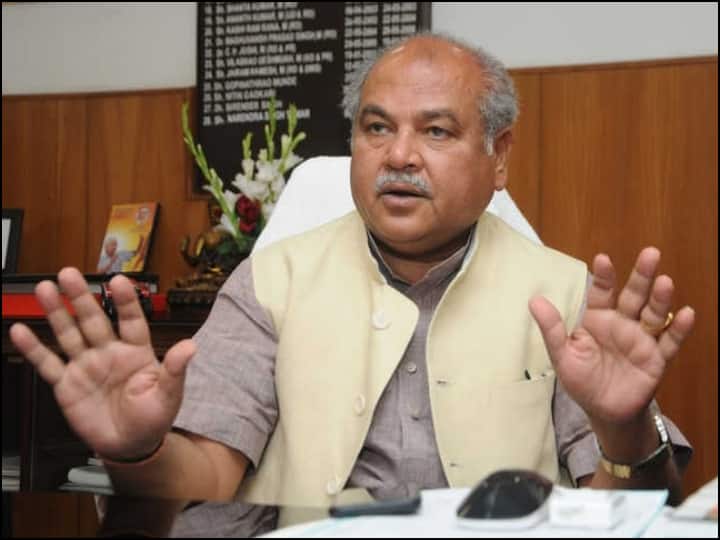 कृषि मंत्री तोमर ने अपने ट्विटर अकाउंट पर एक वीडियो साझा किया है, जिसमें वो कहते दिख रहे हैं, ‘‘भारत सरकार किसानों के साथ बातचीत के लिए तैयार है. कानूनों को वापस लेने की मांग को छोड़कर कानून के किसी भी प्रावधान पर यदि कोई भी किसान संगठन बातचीत करना चाहता है तो वह आधी रात को भी बातचीत के लिये तैयार हैं.