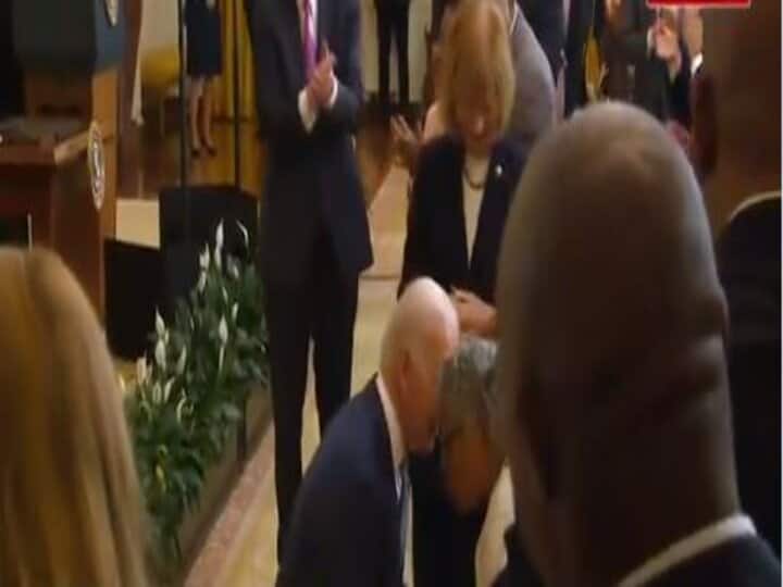 US President Joe Biden Kneels Before 94-Year-Old Grandmother Of 'Juneteenth' To Welcome Her US President Joe Biden Kneels Before 94-Year-Old Grandmother Of 'Juneteenth' To Welcome Her