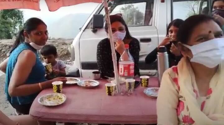 ਕਸੌਲੀ, ਚਹਿਲ, ਸੋਲਨ ਤੇ ਸ਼ਿਮਲਾ ਕੋਰੋਨਾ ਦੀਆਂ ਪਾਬੰਦੀਆਂ 'ਚ ਢਿੱਲ ਮਗਰੋਂ ਆਏ ਸੈਲਾਨੀਆਂ ਨਾਲ ਗੁਲਜ਼ਾਰ ਹੋਣਾ ਸ਼ੁਰੂ ਹੋ ਗਿਆ ਹੈ। ਇਸ ਦੇ ਮੱਦੇਨਜ਼ਰ ਪ੍ਰਸ਼ਾਸਨ ਵੀ ਅਲਰਟ 'ਤੇ ਹੈ ਤੇ ਪੁਲਿਸ ਨੇ ਹੋਰ ਜਵਾਨ ਤਾਇਨਾਤ ਕੀਤੇ ਹਨ।