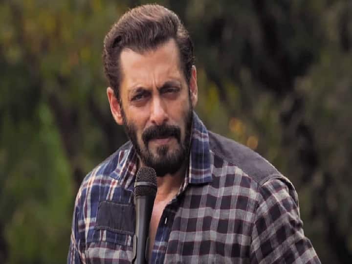 For the first time in 32 years film career Salman khan will do a biopic 32 वर्षांच्या कारकिर्दीत सलमान खान पहिल्यांदाच बायोपिकमध्ये झळकणार
